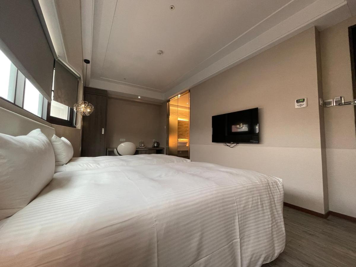 Royal Fine Hotel Гаосюн Екстер'єр фото