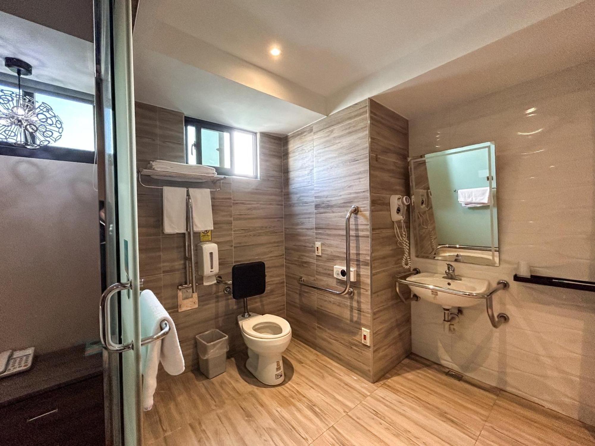 Royal Fine Hotel Гаосюн Екстер'єр фото