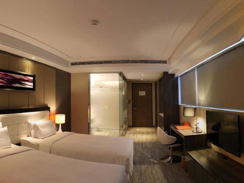 Royal Fine Hotel Гаосюн Екстер'єр фото