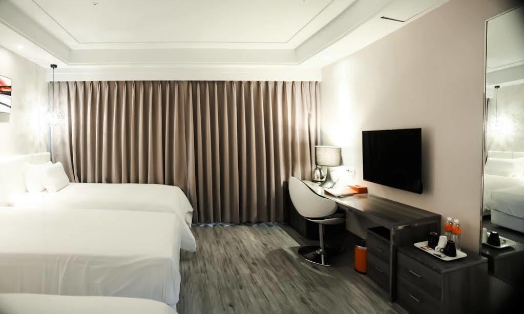 Royal Fine Hotel Гаосюн Екстер'єр фото